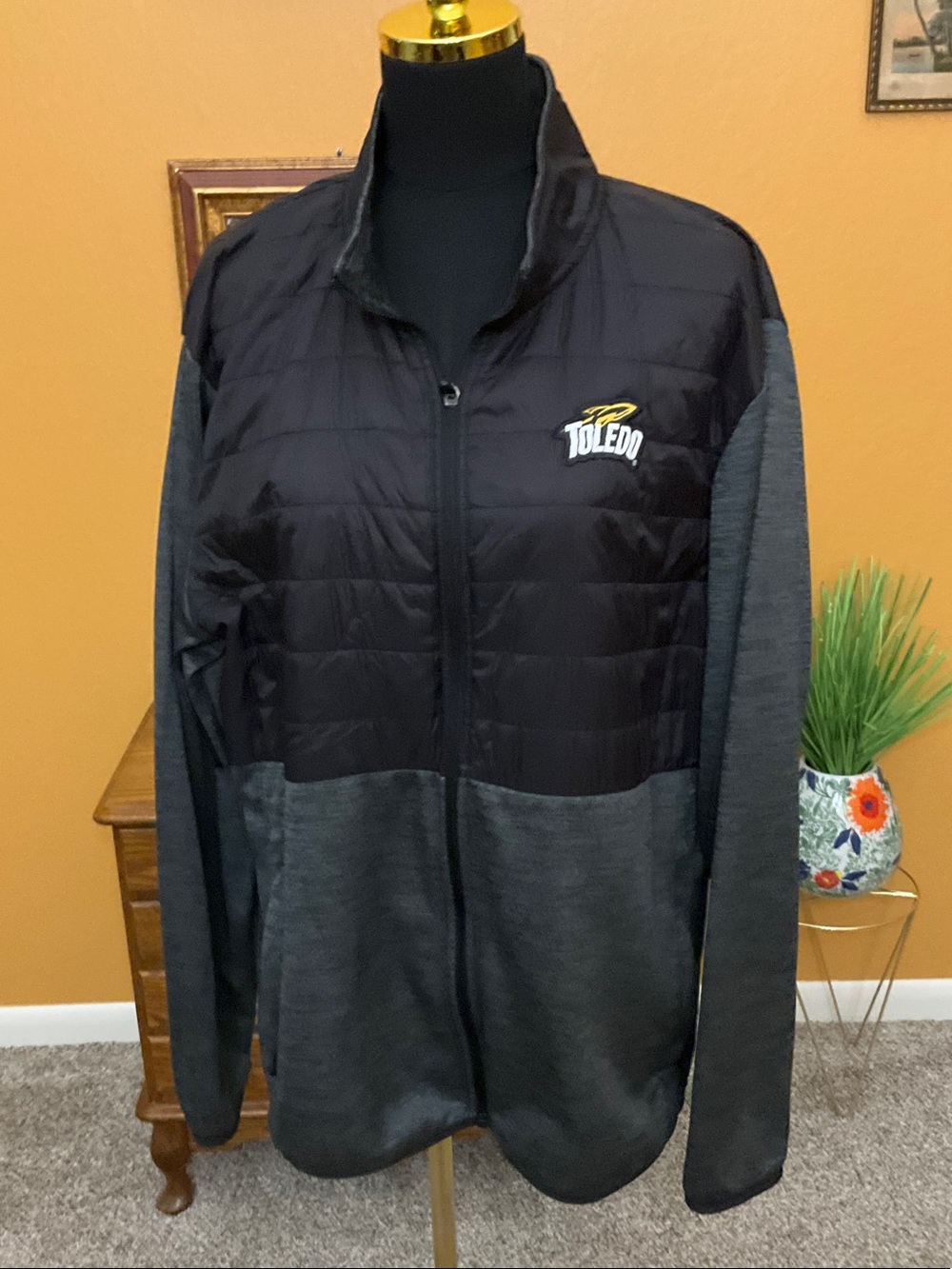 University of Toledo Men’s Size XXL Light Weight Jacket